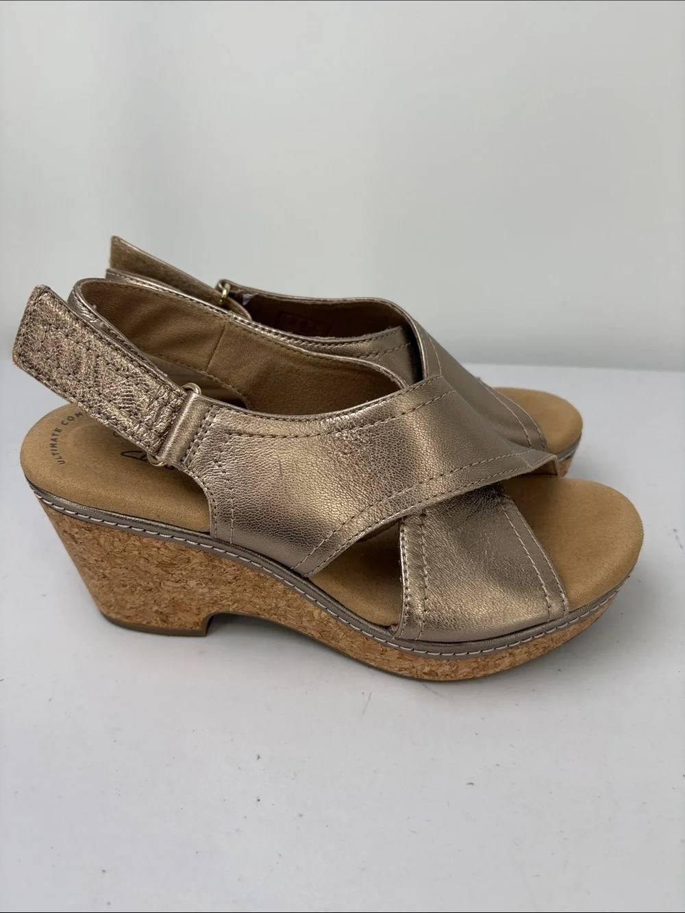 🍀 Clarks Metallic Gold Leather Wedge Sandals